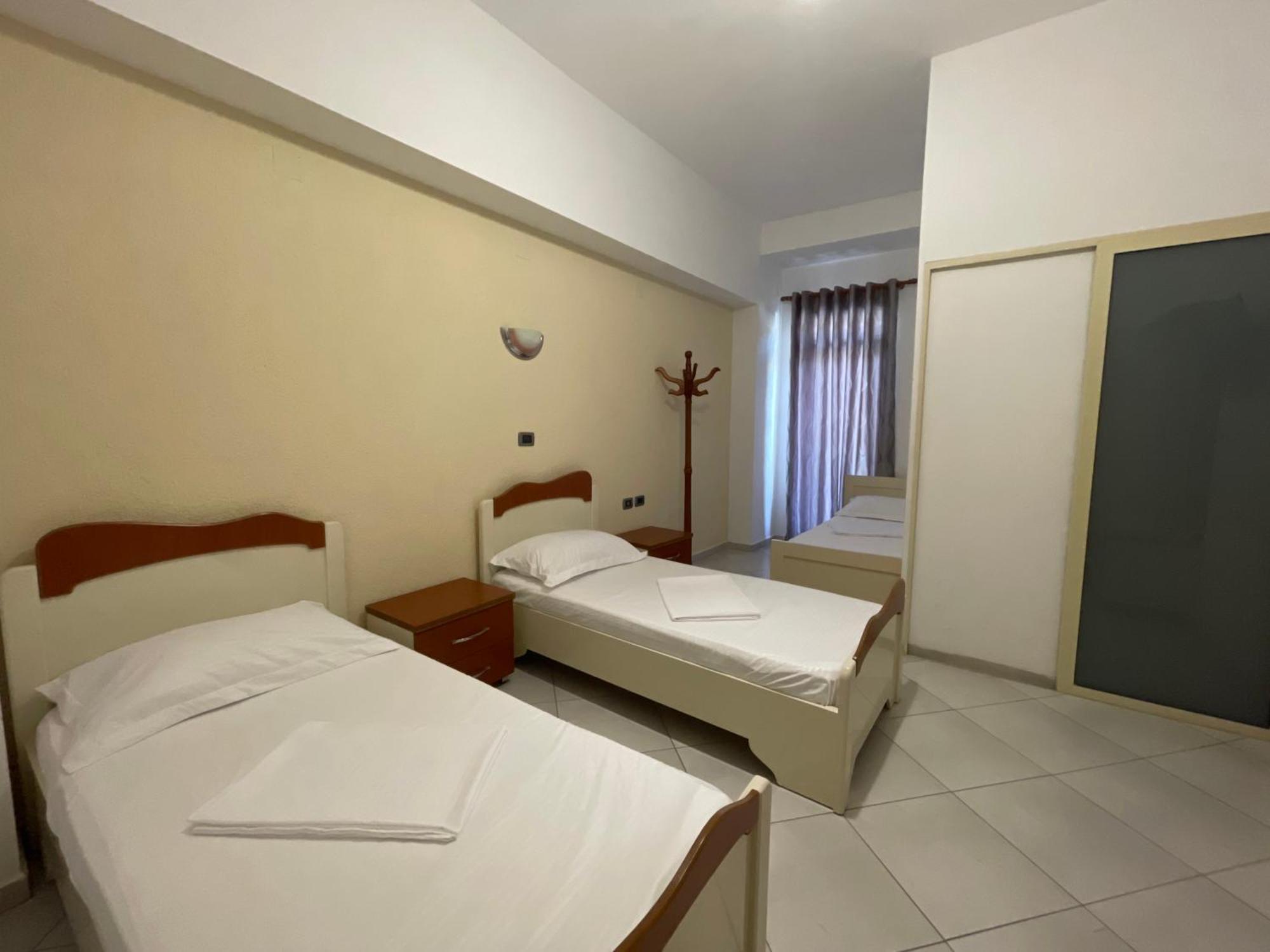 Hotel Latifi Gramsh Extérieur photo