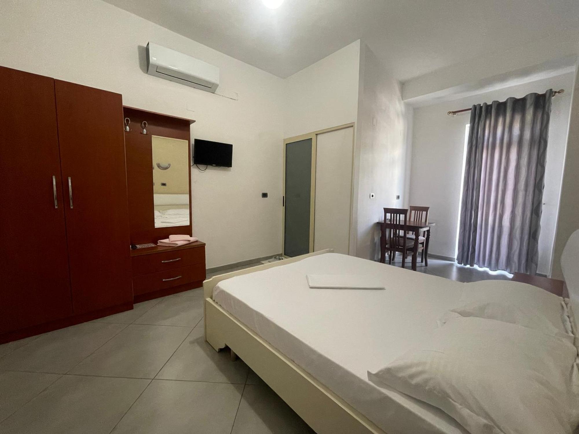 Hotel Latifi Gramsh Extérieur photo