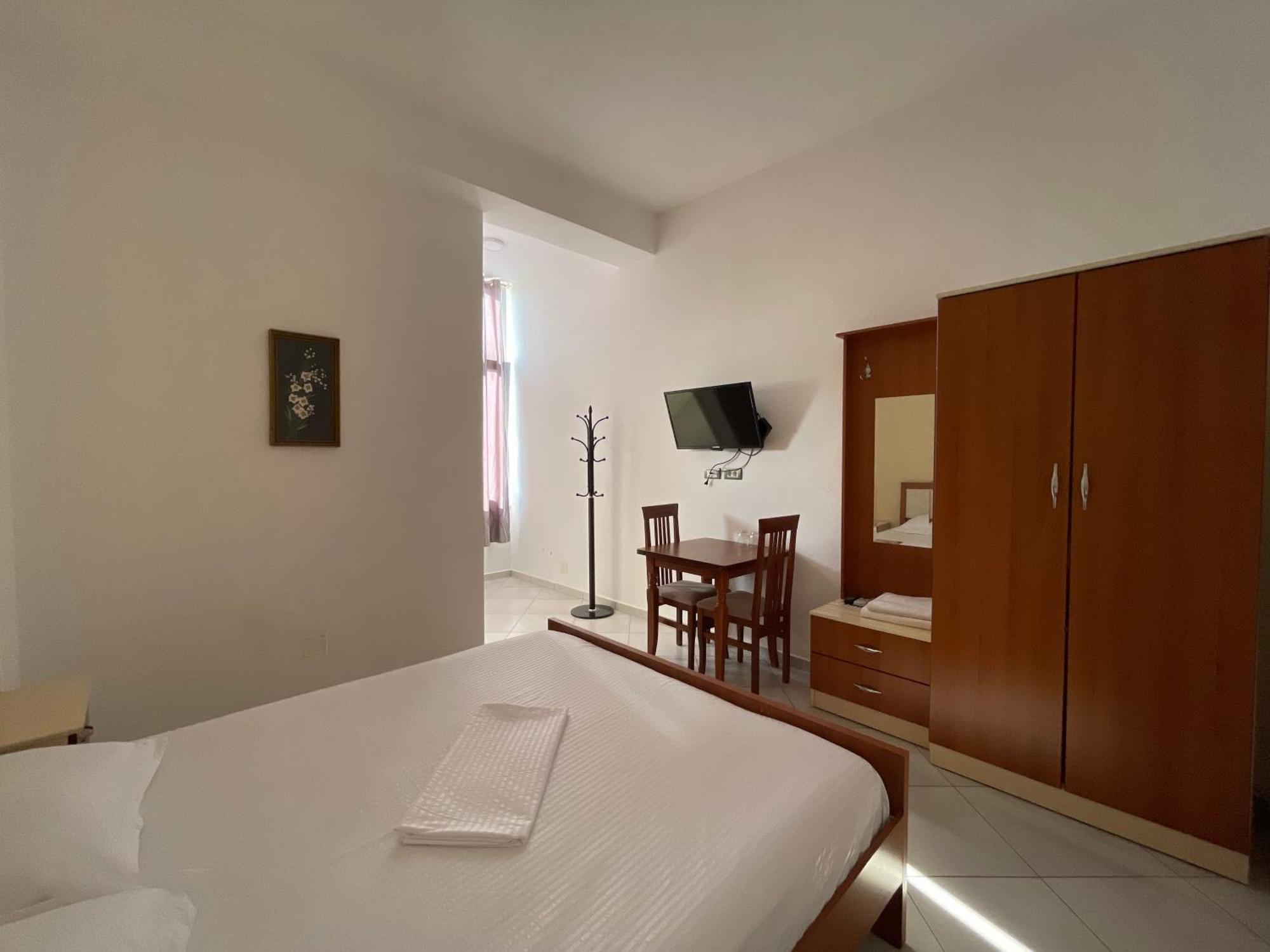 Hotel Latifi Gramsh Extérieur photo