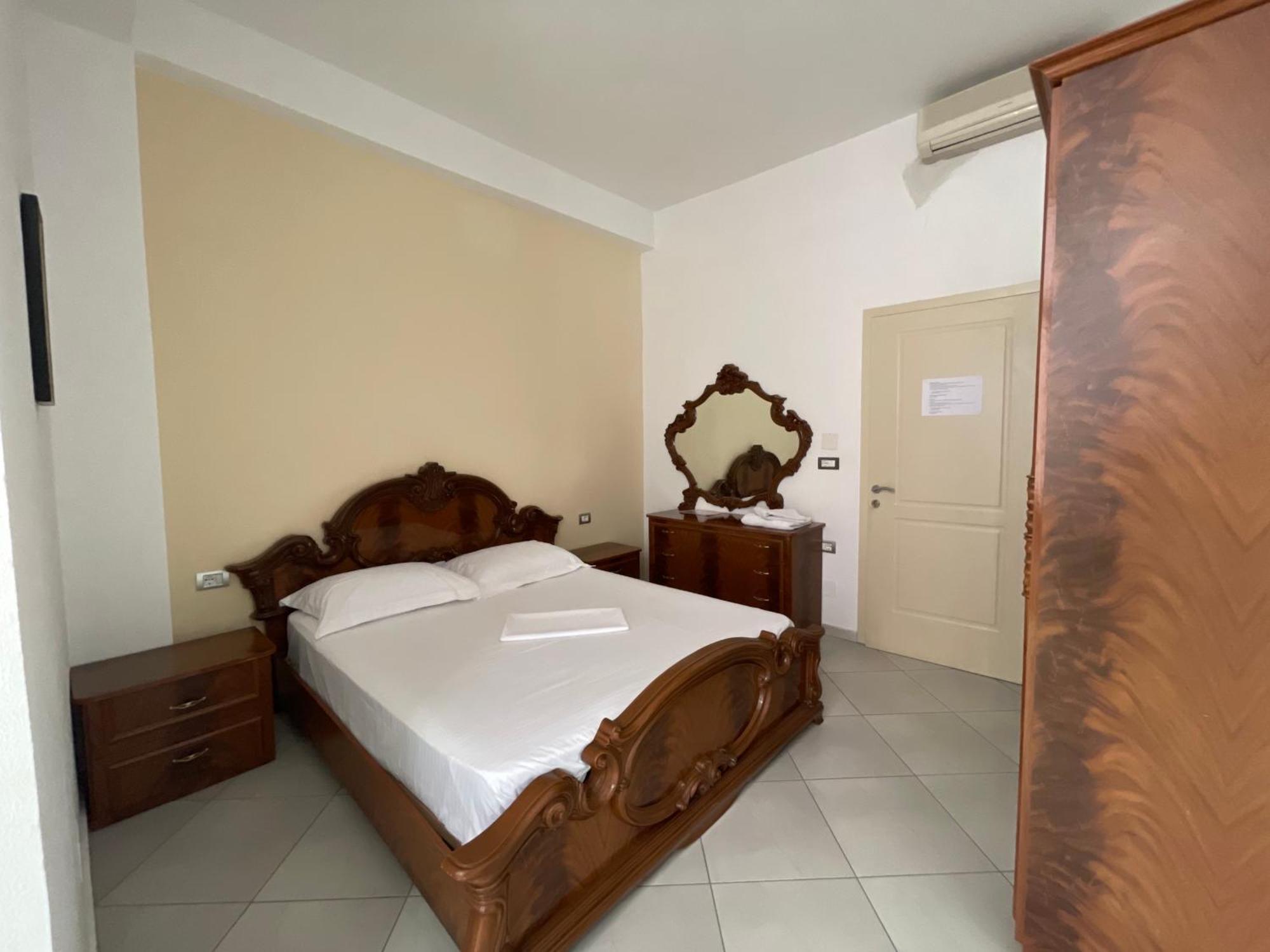 Hotel Latifi Gramsh Extérieur photo