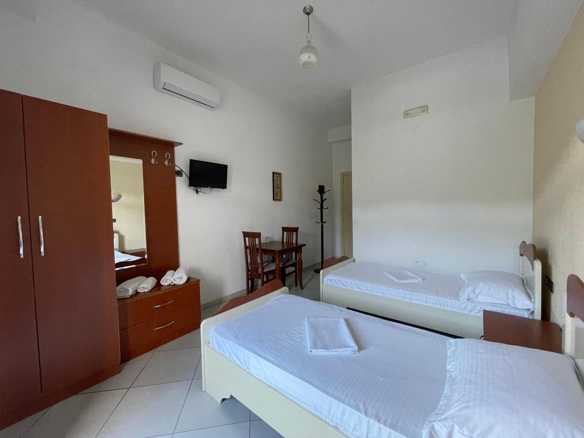 Hotel Latifi Gramsh Extérieur photo