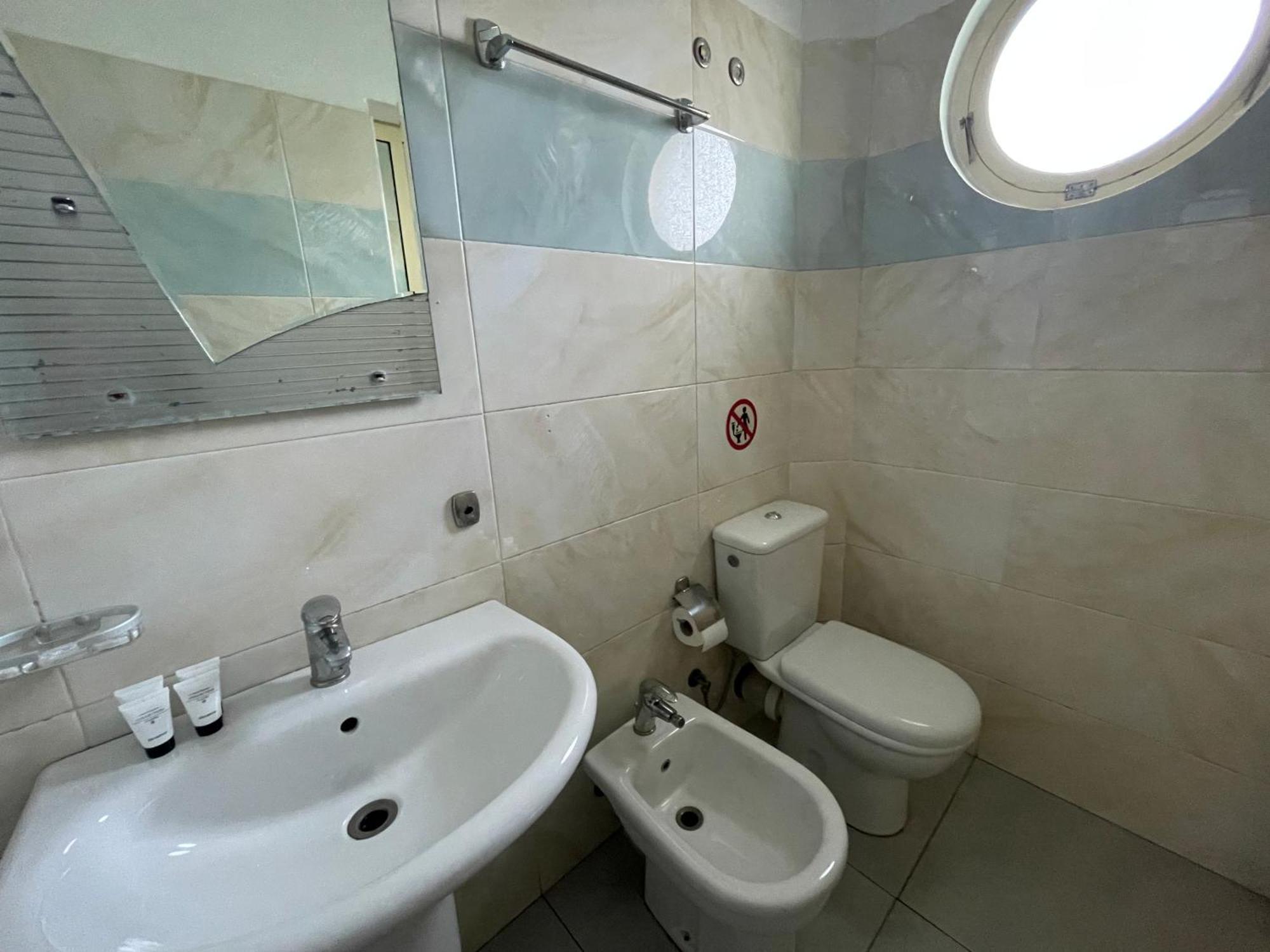 Hotel Latifi Gramsh Extérieur photo