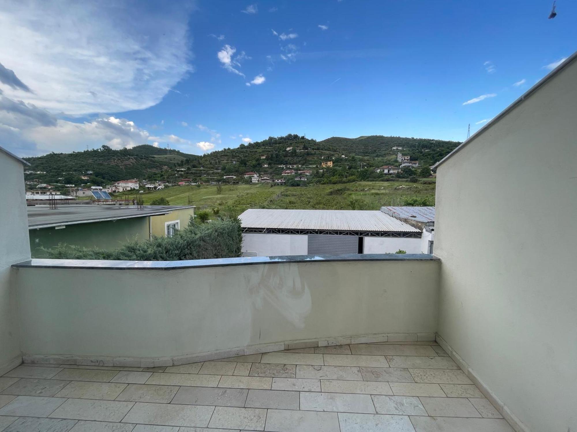 Hotel Latifi Gramsh Extérieur photo
