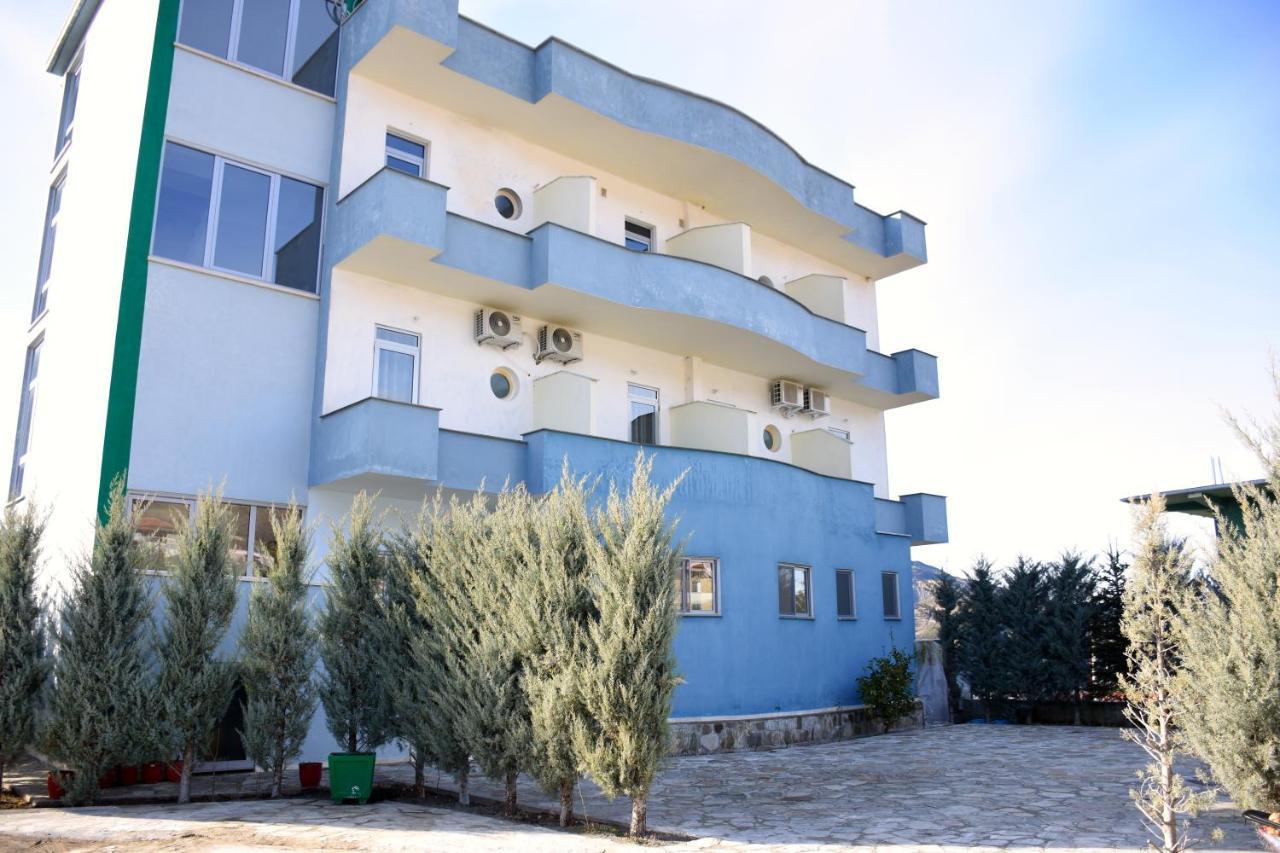 Hotel Latifi Gramsh Extérieur photo