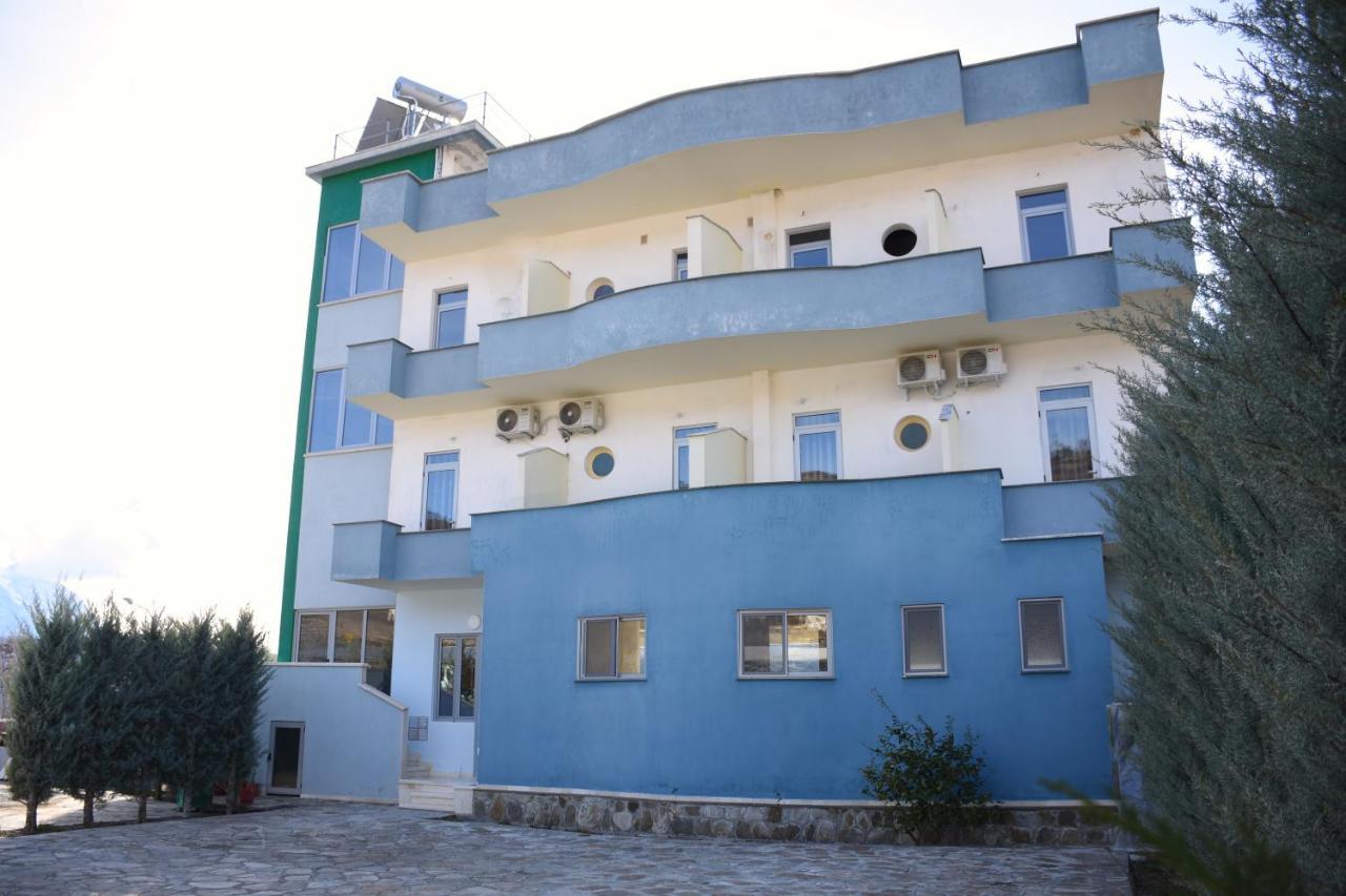 Hotel Latifi Gramsh Extérieur photo