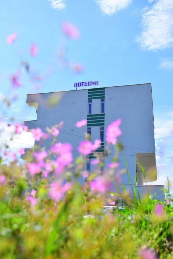 Hotel Latifi Gramsh Extérieur photo