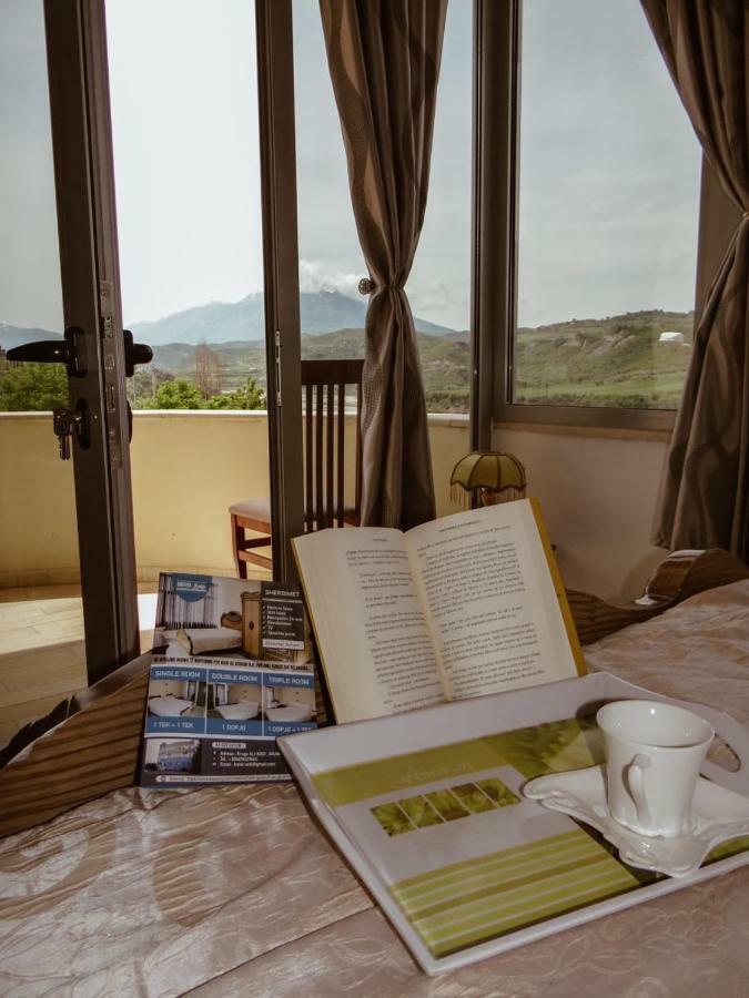Hotel Latifi Gramsh Extérieur photo