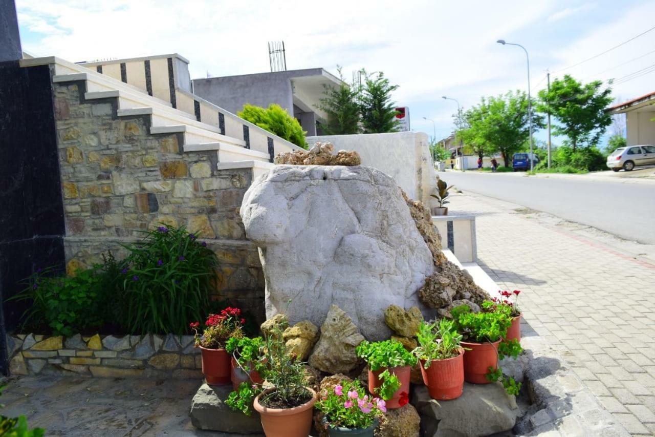 Hotel Latifi Gramsh Extérieur photo